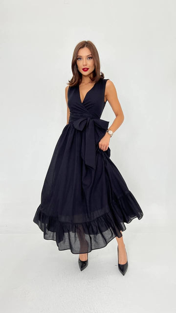 LUVVITT Women’s Elegant Black Evening Dress – Sophisticated Sleeveless Gown with Cut-Out Back Design